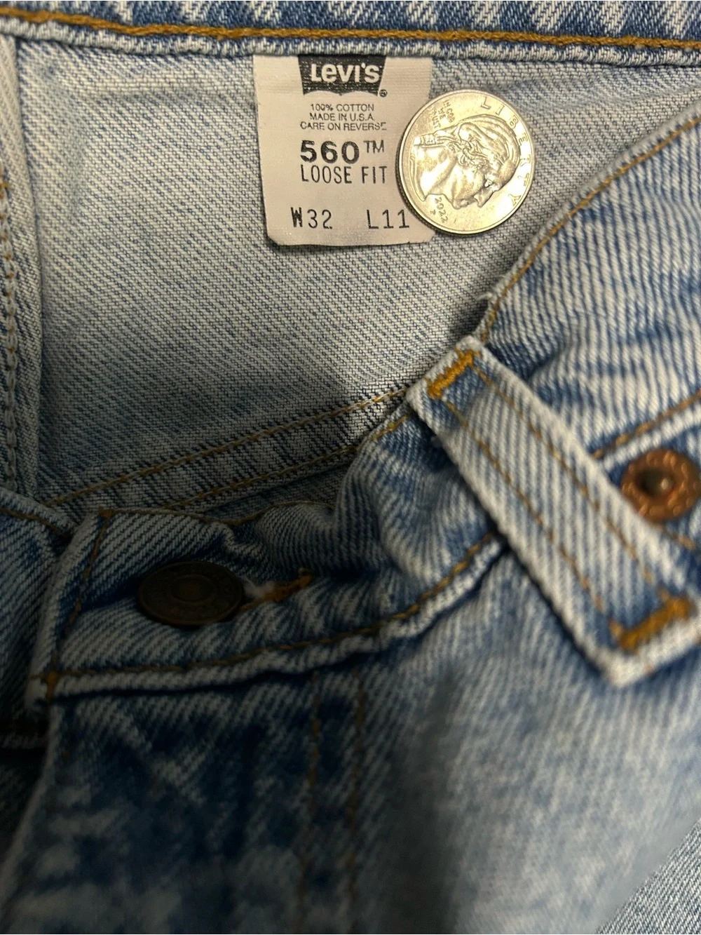 Vintage Levi’s 560 Loose Fit Denim Shorts Made in USA Size 32 Light Wash 90s